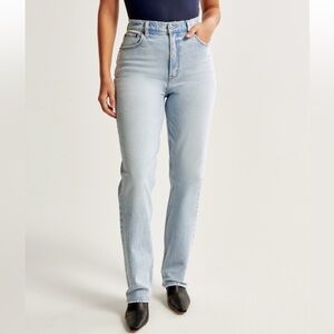 Light wash high-waisted Abercrombie straight leg denim jeans!